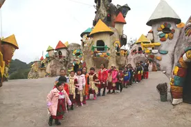 我国神秘的矮人村，成人平均身高不过1米3，“以矮谋生”却遭质疑图片