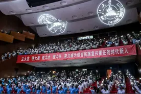 线上线下，一起点亮星光！浙江大学2021级研究生开学典礼现场掠影图片