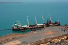 中资公司接管澳大利亚一个岛屿的铁矿石采矿权图片