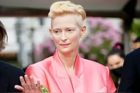 穿牛仔裤带女儿走红毯，她在戛纳鄙视链的顶端图片