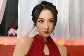 管泽元被喷“怂”了？解说MSI不敢直视鼓鼓，水友调侃：因为余霜图片