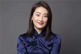 她是“千亿帝国”的女继承人，一辆60万的车开十几年，为何不换图片