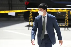 韩国冬奥冠军因“扒裤门”再吃罚单：罚款300万韩元+40小时心理治疗图片