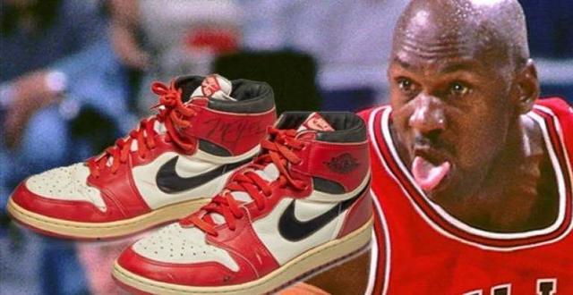 乔丹首双aj拍出400万天价,科比球鞋也拍出75万的高价,令人咂舌