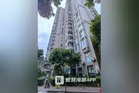 七旬老人乘电梯受惊吓，物业：老人误乘上行梯，不存在故障图片