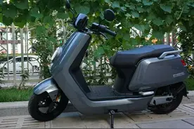 骑电动车和摩托车的，油门拧把要领图片