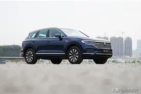 大众途锐插混版来了，一箱油轻松跑1000公里！好开又省油图片