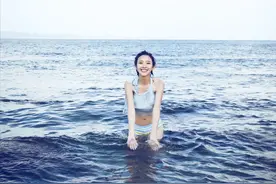 夏 日 海 边 拍 照 姿 势 大 合 集图片