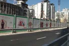 媲美“山川异域，风月同天”的深圳地铁工地的公益广告图片