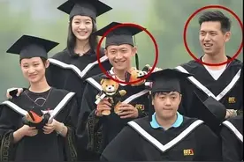 同班对比必有一输？娱乐圈最大的比较，都在同班合照里图片