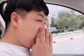 宝爸送女儿上幼儿园哭成泪人，网友：说好的“男儿有泪不轻弹”呢图片