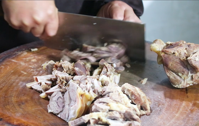 羊肉这样吃才叫爽，配方和诀窍都教给你，羊肉不膻不腻，好吃过瘾