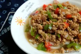 夏天常做的拌面，有肉有菜还有芝麻酱，做法简单味道好，全家都爱图片