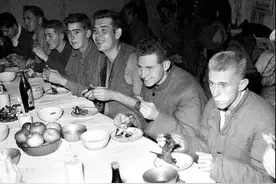 志愿军举办战俘运动会，韩军擅长逃跑，果然夺得长跑冠军图片