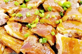 吃了30几年的鸡，这做法最好吃，整只鸡丢进锅里，全家人抢着吃图片