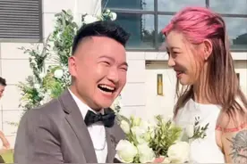 千万级美女网红参加男粉丝婚礼，当伴娘出尽风头！新娘现场太尴尬图片