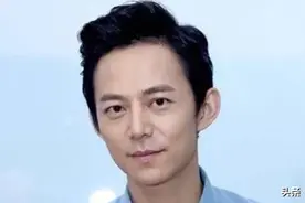 明星都住一个小区？何炅小沈阳上下楼，戚薇自带碗筷去黄磊家蹭饭图片