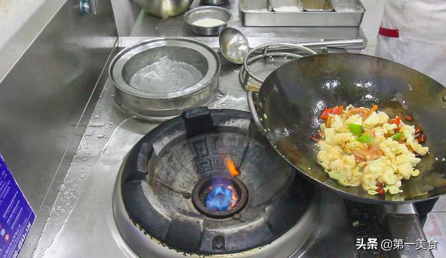 厨师长教你番茄炒花菜，营养又好吃，做法简单，小孩大人都爱吃