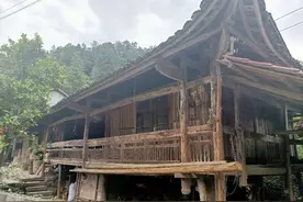 湖南常德市深山原始农宅，原始老牛耕田，实属罕见图片