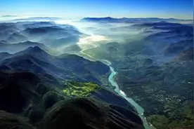 神秘的云南哀牢山，传说大山深处藏有宝藏，一般人不敢也不想进去图片