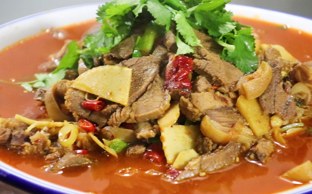 羊肉这样吃才叫爽，配方和诀窍都教给你，羊肉不膻不腻，好吃过瘾