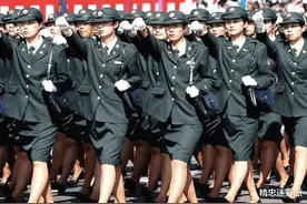 本以为日本女兵已经够美了, 直到看见印度女兵, 这才叫怦然心动!图片