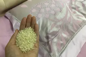 大米放在枕头下面，这个家居妙招太有用了，早知道也不用天天失眠图片