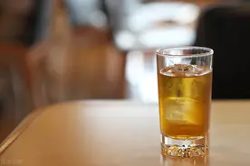 喝白酒为什么会上头，择地而生酒为什么不上头呢图片