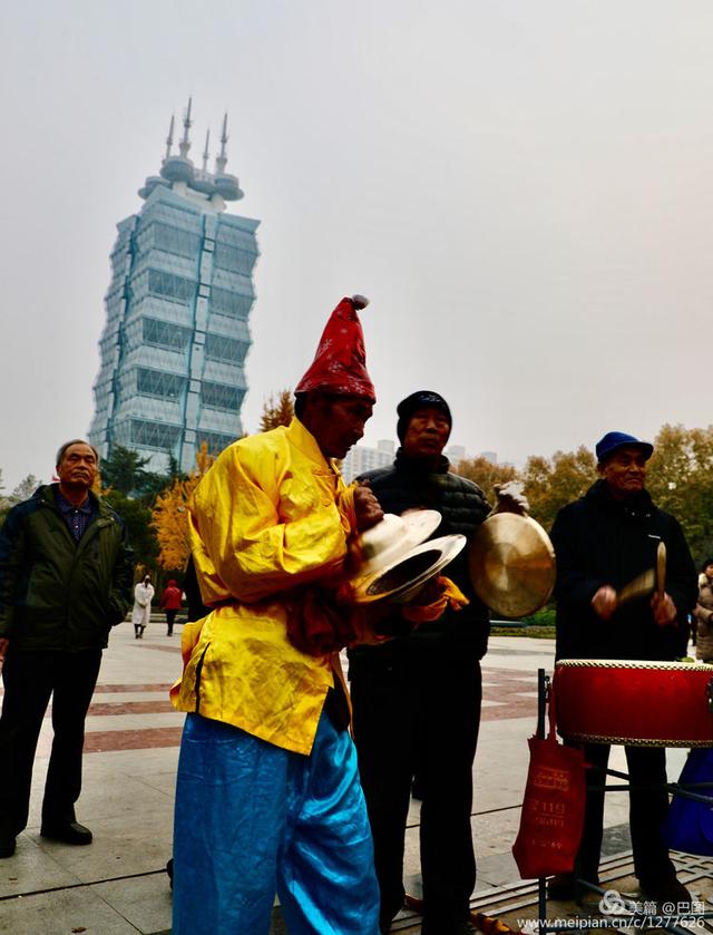 高手在民间，演出自娱自乐，洛阳周王城广场民间曲艺乐园