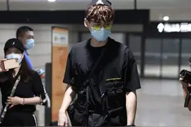 白敬亭这男团脸不当爱豆可惜了，造型也太帅气了，怪不得人见人爱图片