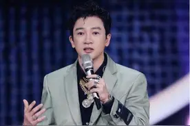 继陈志朋迷上奇装异服后，苏有朋加入"玻尿酸"行列？网友：心痛图片