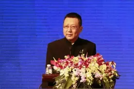 重出江湖的相声界隐形大佬，避谈郭德纲官司，释疑退隐原因图片