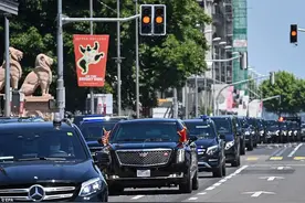 就这还跟中国谈合作？白宫车队大阵仗招摇过市，又欠世界一大笔图片