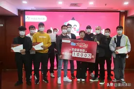 昨晚中的1000万大乐透大奖，今天被19位市民露脸领走！图片