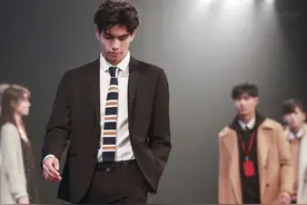 腿长两米八，这些年宋威龙走过的秀图片