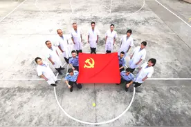 他们是“白衣警察” 担监管之责行仁医之术图片