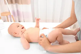 晚上1片纸尿裤够不够用？不同月龄宝宝数量不同，宝妈提前了解图片