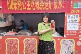 这些“雷人”条幅里，藏着奔涌向上的生活态度图片