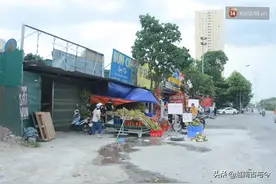越南大量水果无法出口国外，农户为止损，进城摆摊便宜大甩卖图片