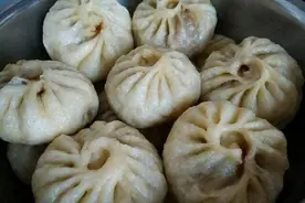 蒸包子面发的很好，但为什么总死皮和塌陷？看完这个终于明白了图片