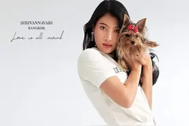 泰王小公主和10只狗拍照太奢侈了！苏提达穿露腰装抱狗狗更辣眼图片