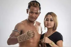 柬埔寨这名拳手不仅是警察，还在网上卖货图片