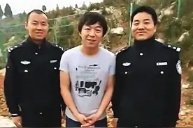 和警察合影不能乱站，黄渤、马云都是反面教材，唯独图6最机智图片