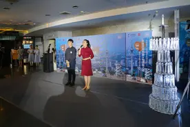 天塔电梯30年来首换新 直达257米体验AR“云”撸猫图片