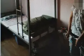 两女子假冒军人网恋骗钱！犯冒充军人招摇撞骗罪分别获刑图片