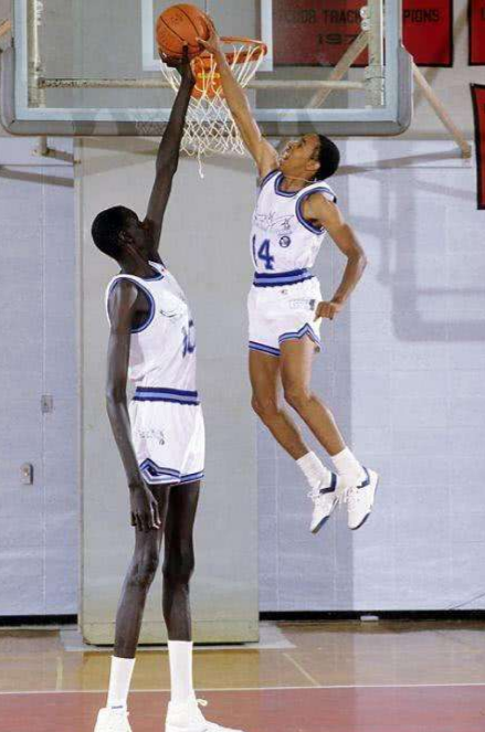 nba历史5大"身材之最":2米31巨人臂展259cm,有人比奥胖重40斤