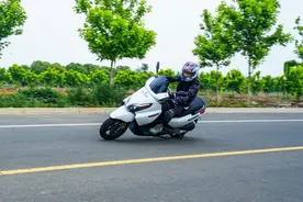 X7测评：250级别主流踏板车价格天花板，还超能打图片