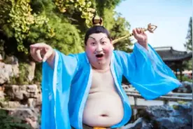 30岁大叔因为撞脸“太乙真人”而走红全网，漫迷：可不可以翻拍图片