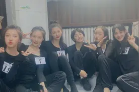 00后童星大学生活开始了，张子枫短发像小帅哥，赵今麦素颜清纯图片