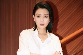 40岁殷桃疑好事将近！与赵达感情稳定见公婆，贴心搀扶长辈懂事图片